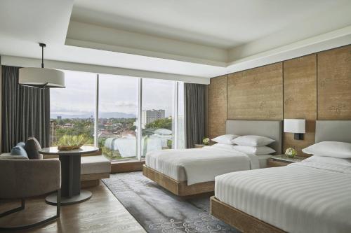 Guest room, 2 Double, City view image 2