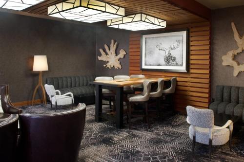 Sheraton Anchorage Hotel & Spa - image 7