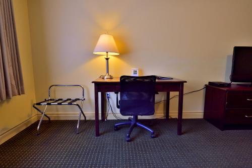 Standard Queen Room with Sofa Bed - Non-Smoking