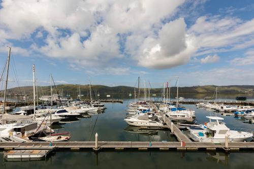 Guest room, 2 Double, Lagoon view room in Protea Hotel Knysna Quays