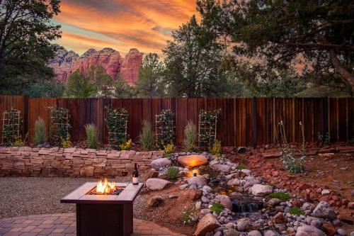 WEST SEDONA RETREAT w/ VIEWS of Coffee Pot Rock!