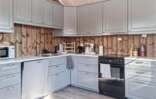 virtuve, Stunning Home In Dølemo With Wifi in Ovre Ramse