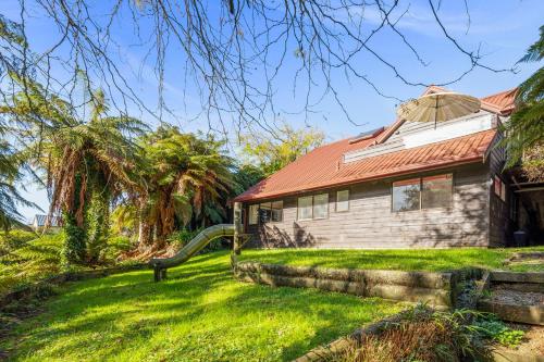 Bushland Retreat - Rotorua Holiday Home