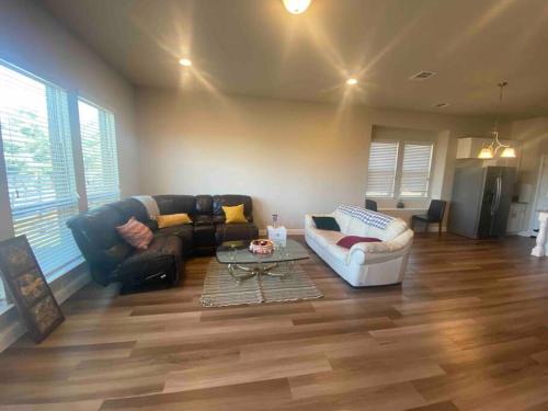 Cozy Home close to St Davids and Metro Rail in Old Town Leander in Leander, USA