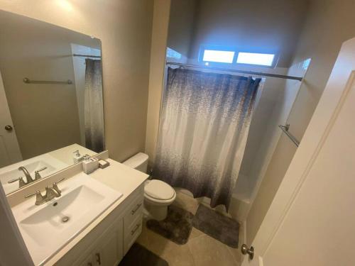 Cozy Home close to St Davids and Metro Rail in Old Town Leander in Leander, USA