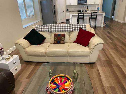 Cozy Home close to St Davids and Metro Rail in Old Town Leander in Leander, USA