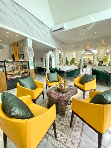 Restaurant, Tajh Pool Villas near Chaithararam Temple (Wat Chalong)