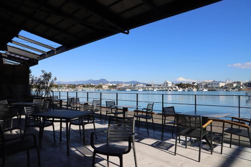The Villa & Barrel Lounge - 온천