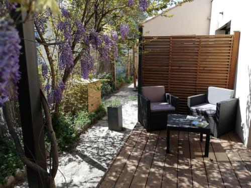 Studio confortable dans villa, terrasse, clim