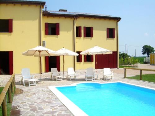 Cozy Holiday Home in Ariano nel Polesine with Swimming Pool