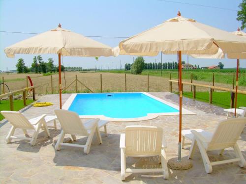 Cozy Holiday Home in Ariano nel Polesine with Swimming Pool