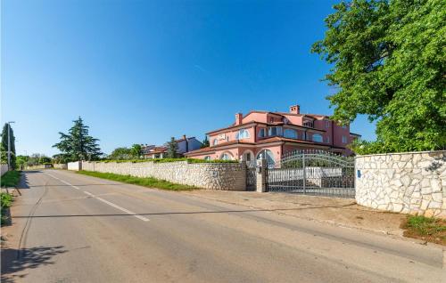 Stunning Apartment In Pavicini With House A Panoramic View