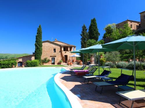  Attractive Farmhouse in Montalcino with Terrace, Pension in San Giovanni dʼAsso