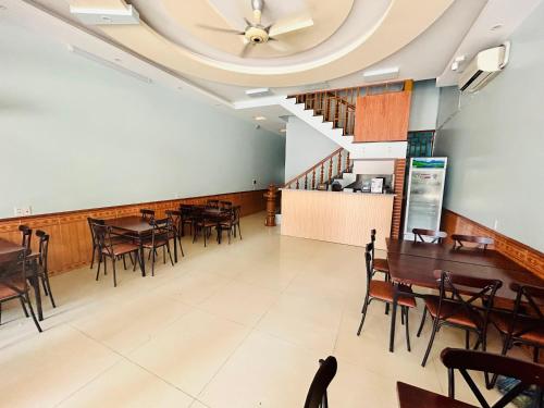 Majestic Hostel - Tours & Motorbike Rental