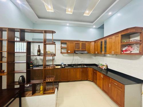 Majestic Hostel - Tours & Motorbike Rental