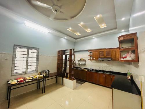 Majestic Hostel - Tours & Motorbike Rental
