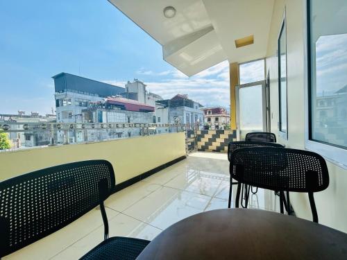 Majestic Hostel - Tours & Motorbike Rental
