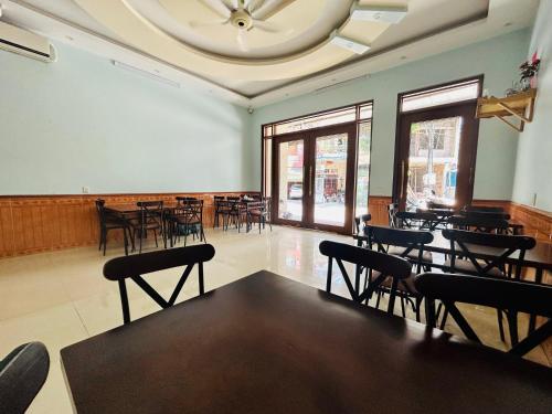 Majestic Hostel - Tours & Motorbike Rental