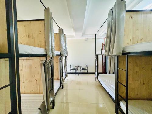 Majestic Hostel - Tours & Motorbike Rental