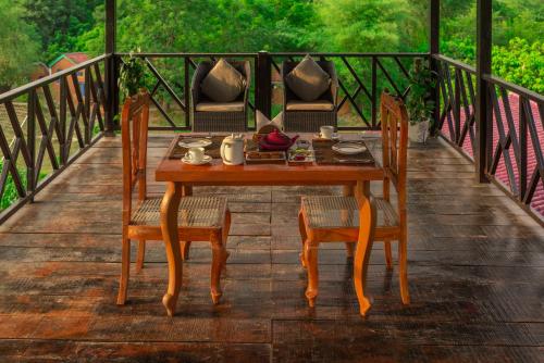 Restorāns, Tree of Life - Vanvilas Riveredge, Corbett, Resort in Ramnagar in Kiari Kham
