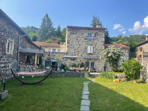 Ferme rénovée avec Piscine gîte à louer Saint-Vidal