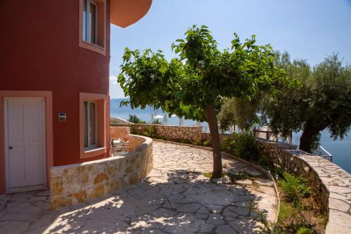 숙소 외관, 레드 타워 호텔 (Red Tower Hotel) in 라프카다