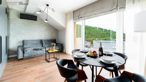 Wonder Home - Apartamenty Hillside tuż przy stoku, z widokiem na góry - plac zabaw i zewnętrzna siłownia na terenie kompleksu