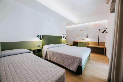 Superior Triple Room image 9