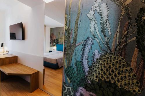 Superior Twin Room with City View image 10