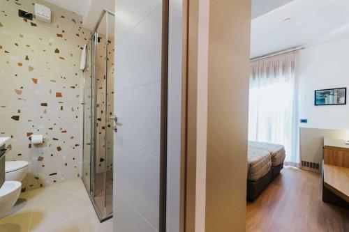 Superior Twin Room with City View image 9