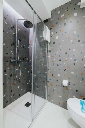 Superior Twin Room with City View image 5