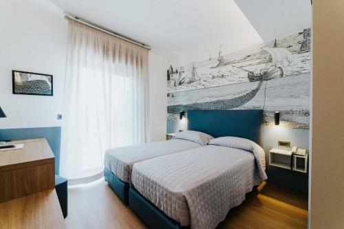 Superior Twin Room with City View image 2