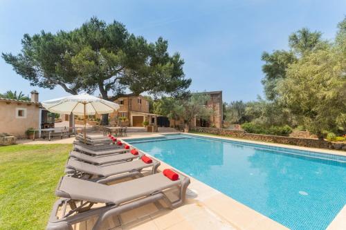 YourHouse Angoixes, villa with tennis court, BBQ and private pool