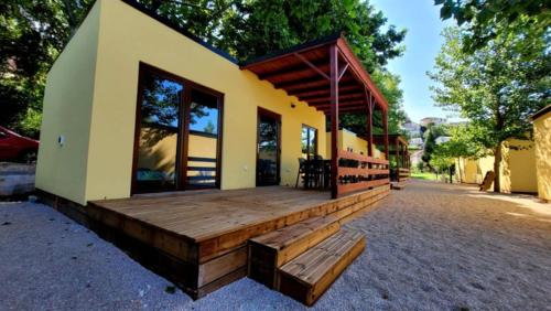 2 bedrooms, 4 beds
