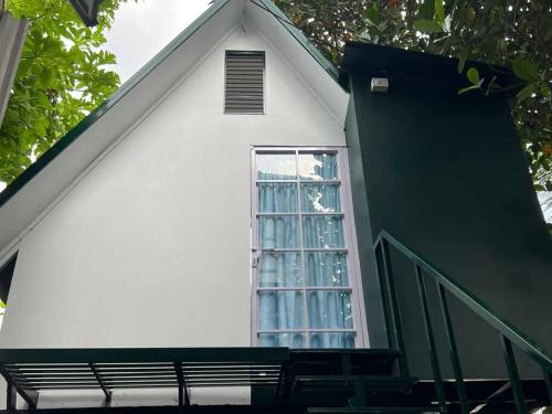 Casita Greens A-frame Hut