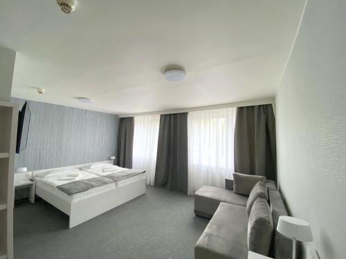 Superior Double Room image 7