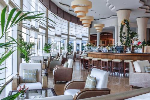 อาหารและเครื่องดื่ม, ดาแนท เจเบลแดนน่ารีสอร์ท (Danat Jebel Dhanna Resort) in เจเบล ธันนา