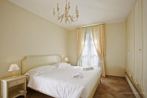 2 queen beds, 1 sofa bed