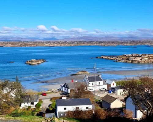 Dungloe Lakeside Lodging