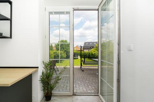 puutarha, Beautiful Apartments With Parking In a Quiet Location in Trebovice