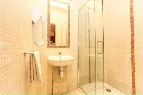 Le Village Montmartre by Hiphophostels - image 10