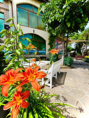 Meatsa Hotel - image 14