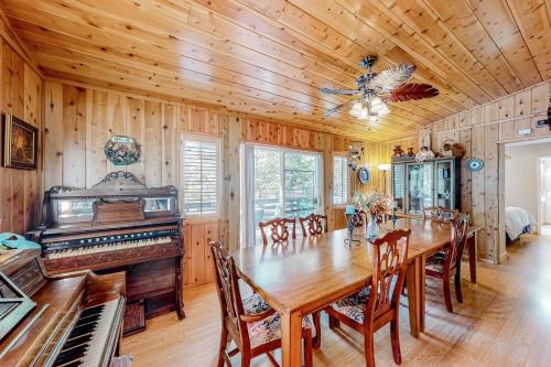 Hunsaker Hideaway in Running Springs, USA