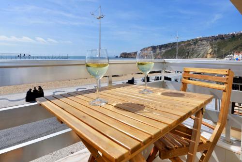 Stone's Throw - Front line apartment in Nazaré