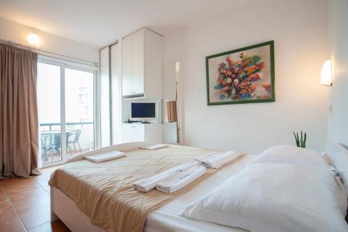 Apartments and Rooms Teona - image 12