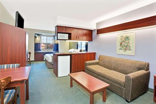 Microtel Inn & Suites by Wyndham Detroit Roseville