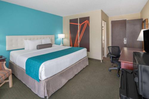 Howard Johnson by Wyndham Albuquerque Midtown - image 11