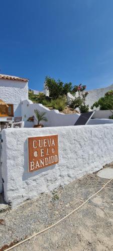Cuevas Los Coloraos - El Bandido in Villanueva de las Torres