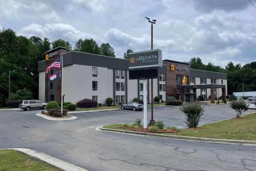 La Quinta Inn & Suites by Wyndham Fayetteville I-95