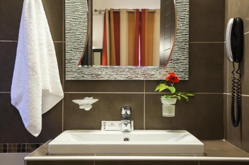 Hotel Meteoritis - image 11